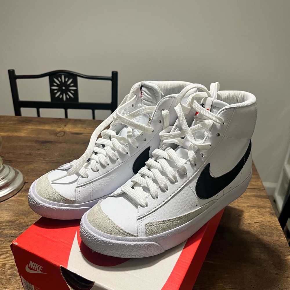 Women’s Nike blazers (like-new)